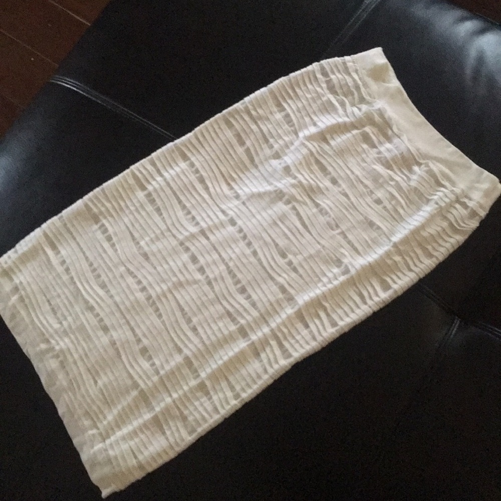 Ruffle white pencil skirt